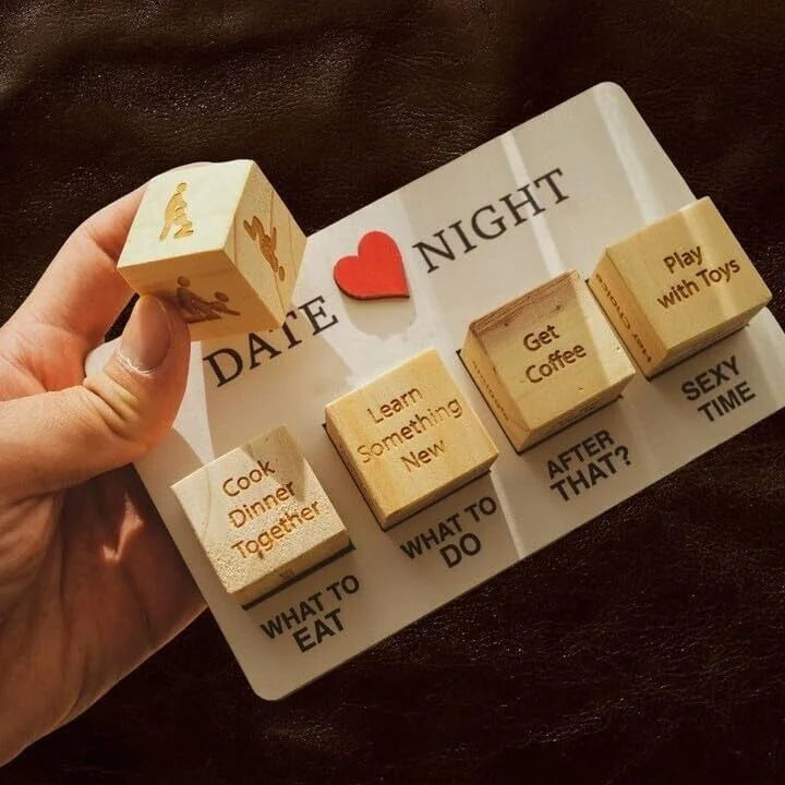 Date Night Dice After Dark Edition Juego de dados de madera para parejas divertidas